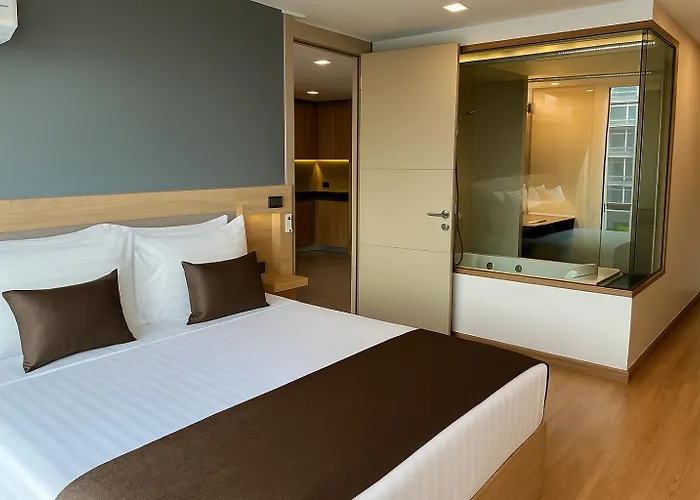 Alcove 53 Hotel